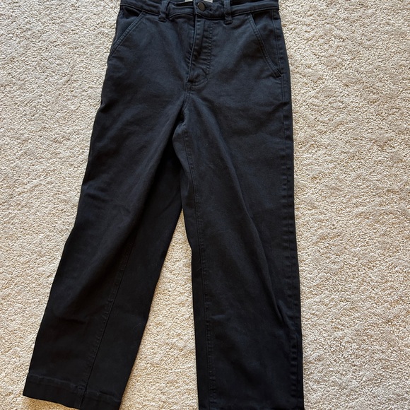 Everlane Straight Legged Crop (short) Pants - Picture 3 of 6